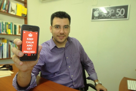 El director de Pinch Multimedia, Branko Zabala, manifestó que Keep Kalm es la primera app del país en lograr un millón de descargas./ Fuente El Día